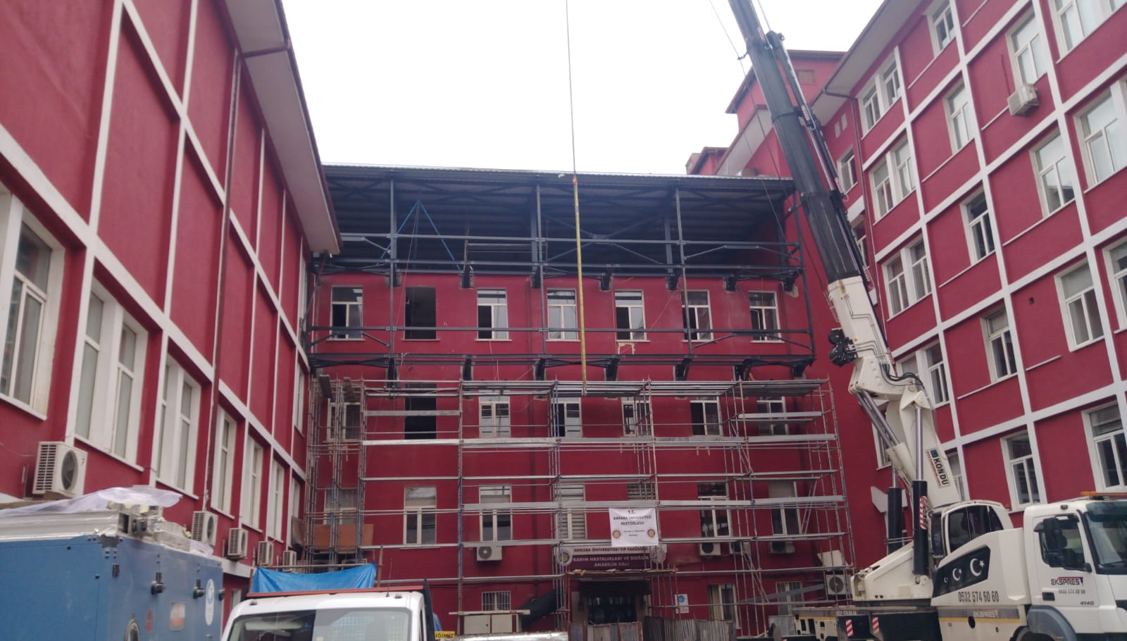 Binalar Arası Geçiş Platformu ve Çelik Çatı